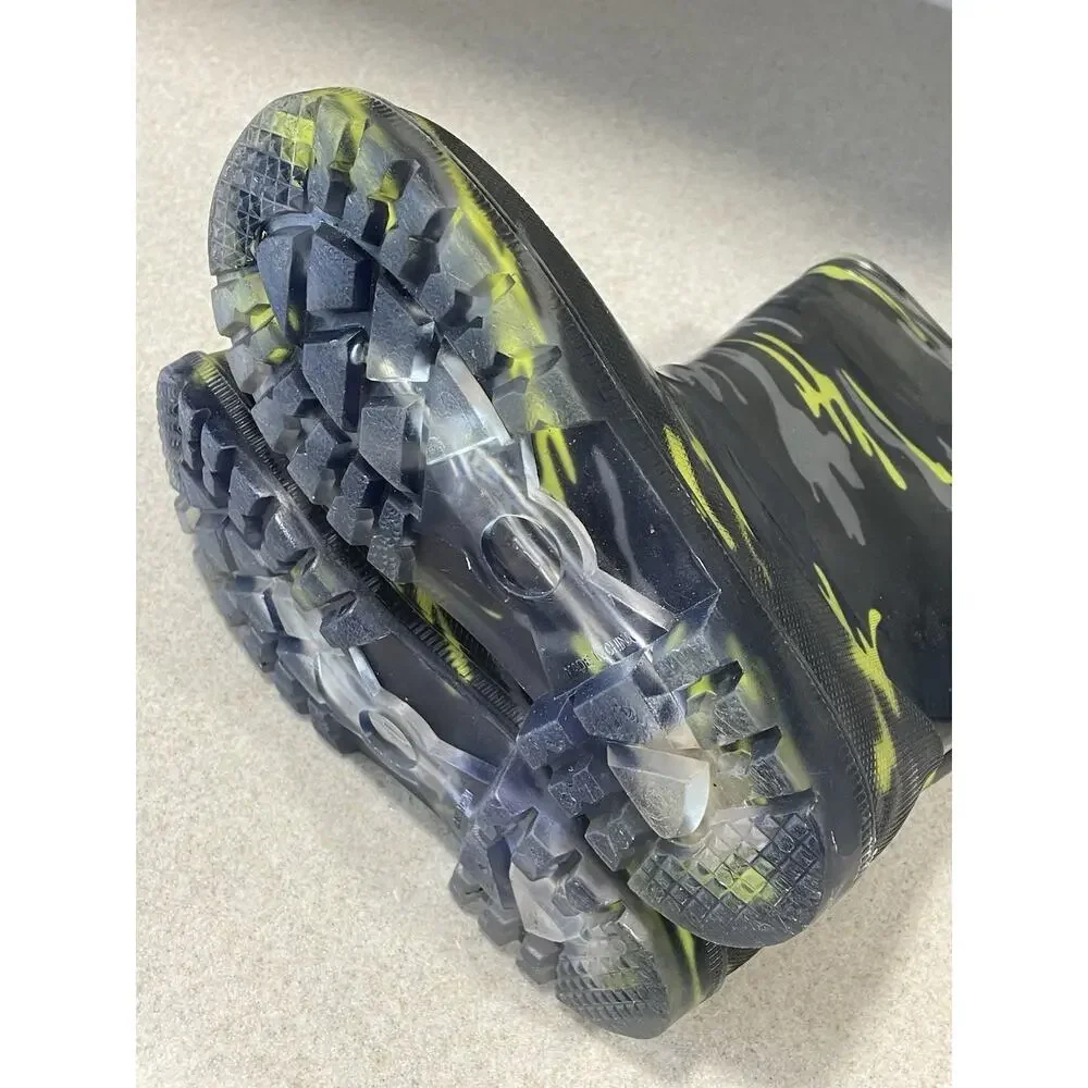 Kids Camo Printed Light Up Rain Boots Flashing Lights Youth Size 1 -School Wear